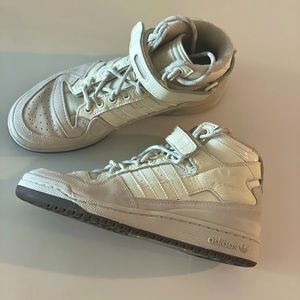 adidas Forum Mid
Ivy Park Icy Park Cream White
